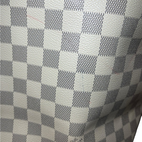 Reposhing, excellent condition never full LV bag. Minor stains. ALL SHIPS FREE - Picture 6 of 6